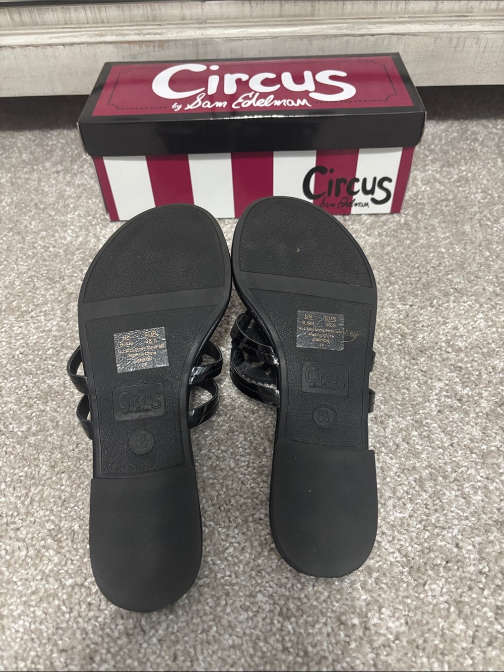 Circus by Sam Edelman Glossy Black Cutout Thong Slide Sandals - Picture 2 of 5